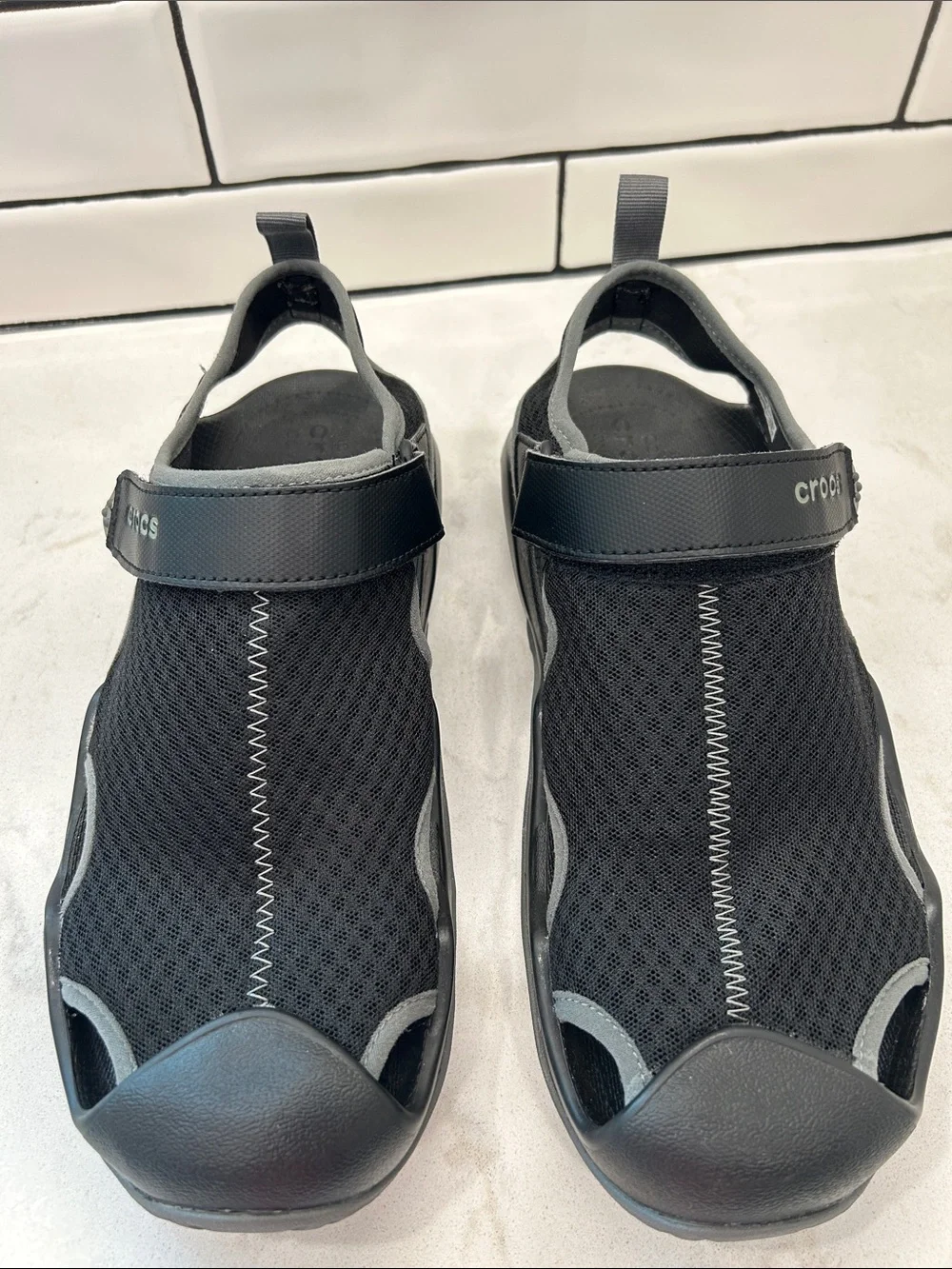 CROCS Swiftwater Mesh Deck Sandal Athletic Men’s Size 10 Black & Gray NEW